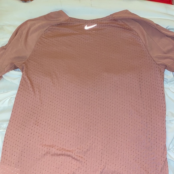 pink nike running tshirt - Picture 2 of 2